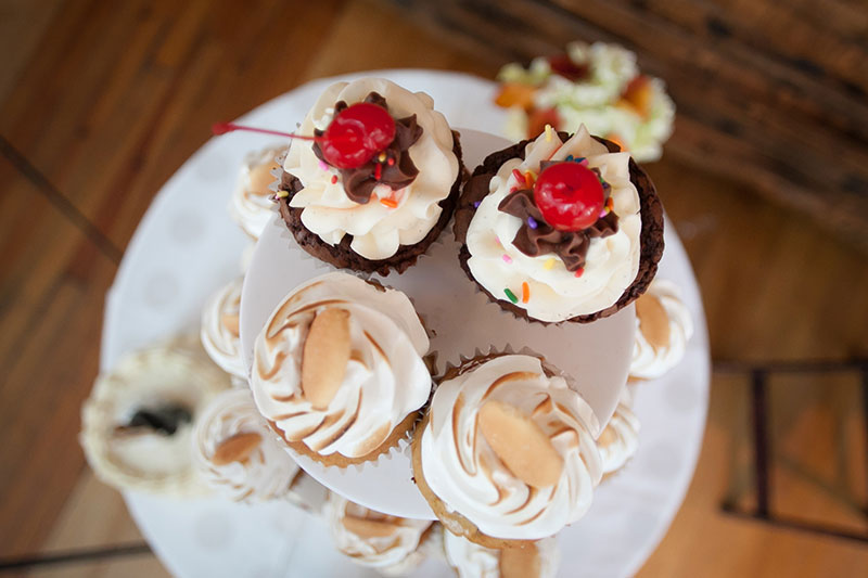 Cupcake-Pedestal wedding catering services